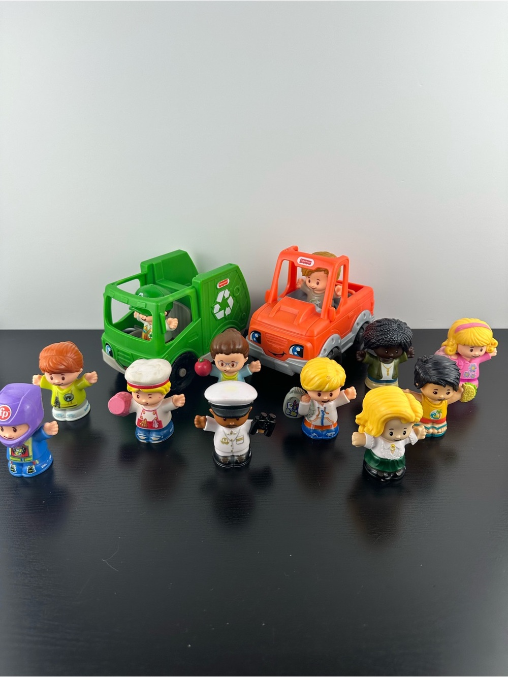 Fisher Price Little People Green Recycling Truck Orange Rescue Truck 12 Figures
